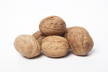 kırılmış ve bütün cevizler