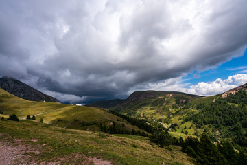Fototapeta na wymiar Highlands panoramic view over mountains.