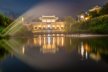 Fototapeta na wymiar Hwahongmun suwon hwaseong fortress night view
