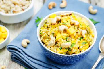 Curry chicken rice with mango and parsley