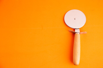 pizza cutter with wooden handle