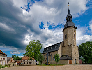 Marktplatz mit Kirche in Dornburg-Camburg, Thüringen, Deutschland 