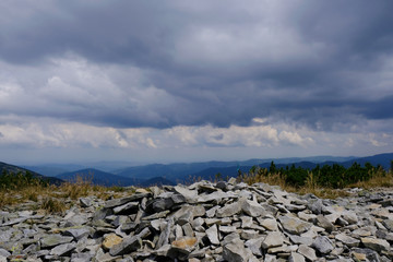 Ukraina, Karpaty Wschodnie - g&oacute;ry Gorgany Środkowe pokryte kamieniami, okolice Sywuli (najwyższego szczytu Gorgan&oacute;w)