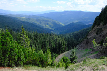 Ukraina, Karpaty Wschodnie - góry Gorgany, urwisko "Piekło" w okolicach Przełęczy Ruszczyna © Iwona