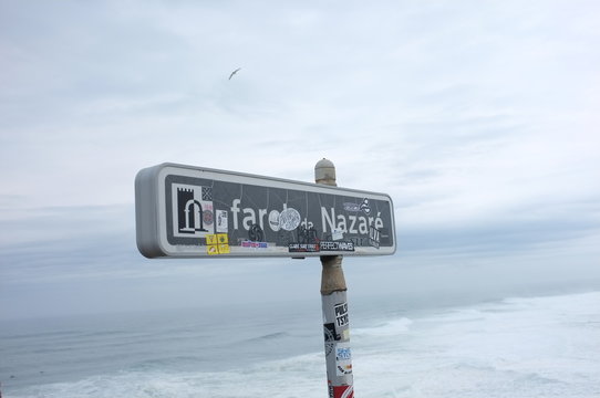 Surf Su onde giganti a Nazar&eacute; - Portogallo