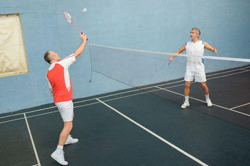 Fototapeta na wymiar men playing badminton