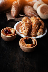 In selectiv focus of blurberry pie in wooden cup,vintage and art tone,blurry light around