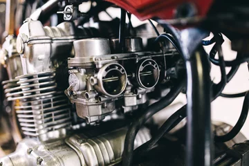 Cercles muraux Moto Gros plan du moteur d& 39 une belle et rétro moto sur mesure