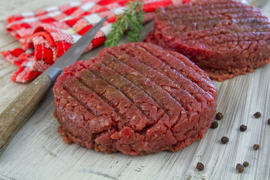 steak haché de cheval Photos | Adobe Stock