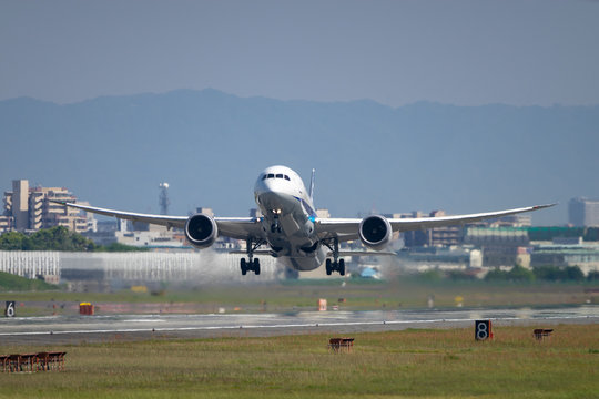 Boeing 787-8 takeoff