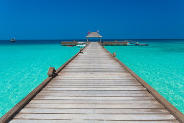 Fototapeta na wymiar Maldives, landscape sea, wooden bridge