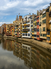 Fototapeta na wymiar Riverside houses in Girona's Old quarter