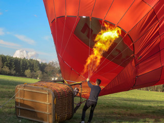red balloon start with fire