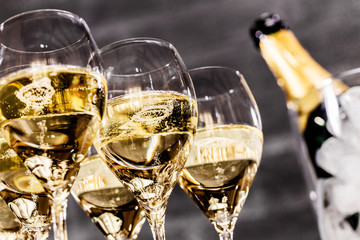 Champagner Glässer mit Flaschenkühler  - 222500725