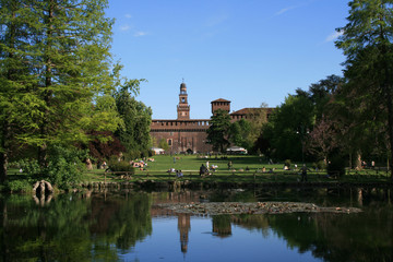 Fototapeta na wymiar Castello Sforzesco a Milano