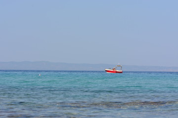 Obraz premium Afytos beach in Greece, rocks and blue sea