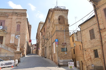 Fototapeta na wymiar veduta panoramica di alcuni angoli di Ripatransone, Marche, Italia