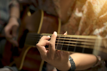 Obraz premium Play the guitar by hand \/ Artist \/ musician