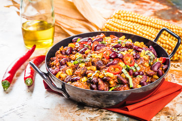 Chilli con carne und frische selbstgemachte Tortillas