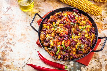Chilli con carne und frische selbstgemachte Tortillas