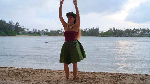 Hawaii hula dancer in costume dancing 4k
