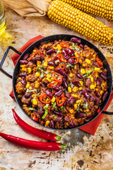 Chilli con carne und frische selbstgemachte Tortillas