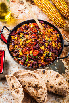 Chilli con carne und frische selbstgemachte Tortillas