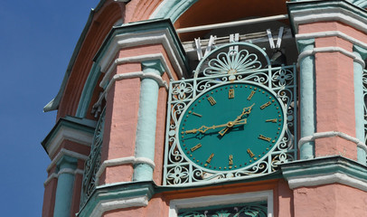 Fototapeta na wymiar clock on the bell tower of the Orthodox church