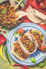 Chilli con carne und frische selbstgemachte Tortillas