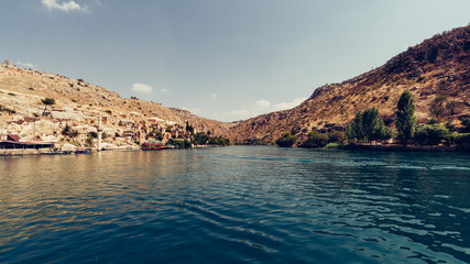 Halfeti die versunkene Stadt in Sanliurfa / Urfa / Türkei im Fluss Firat