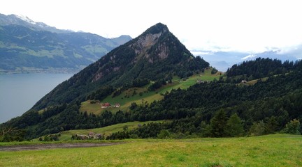 Fototapeta na wymiar Wanderweg richtung Rigi Panorama