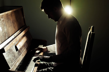 man plays a piano © vandame