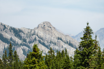 Obraz premium Closeup of a mountain in Banff National Park