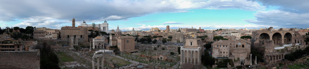 Fototapeta na wymiar Panoramic view of the Roman Forum