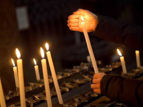 Candele in chiesa