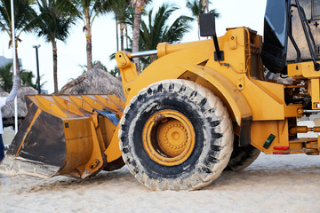 Morning on the beach of Bavaro (Dominican Republic) / Cleaning the beach with a tractor