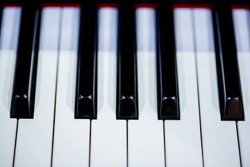 Naklejka premium Close up to the piano keyboard