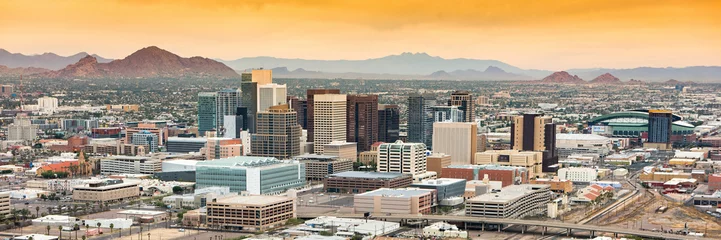  Panoramisch uitzicht vanuit de lucht over Downtown Phoenix, Arizona © markskalny