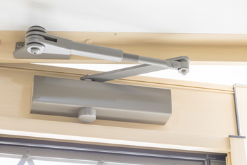 ドアクローザー