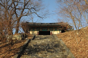 Fototapeta na wymiar Shinwonsa Buddhist Temple