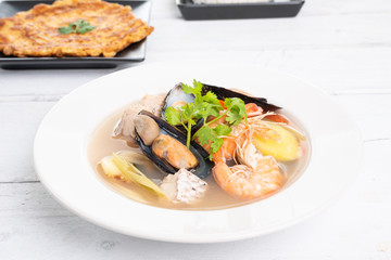 Tom Yum goong nam sai - Seafood Thai soup