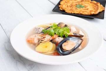 Tom Yum goong nam sai - Seafood Thai soup