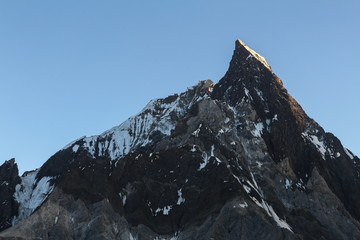 Mijterpiek in Karakoram-bergketenmening van Concordia-kamp, k2-basiskamp, Pakistan.