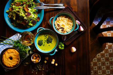 Rustic dinner set