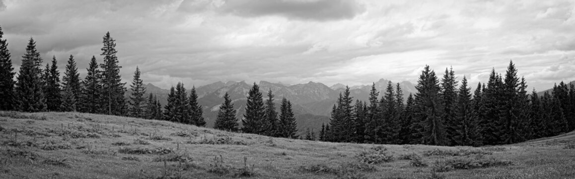 Fototapeta Landschaft in den bayerischen Alpen, schwarzweiß Foto, Bayern, Deutschland, Europa