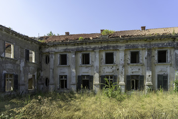 Obraz premium The destroyed building after War in Srebreno Croatia