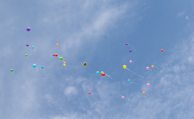Scholl ballons in the sky