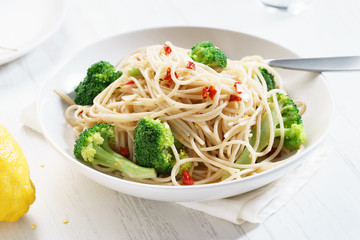 spaghetti broccoli on white plate
