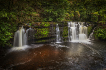 The waterfall known as Sgwd y Pannwr in Waterfall Country, South Wales, UK
 - obrazy, fototapety, plakaty