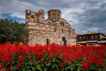 Obraz premium NESEBAR, BULGARIA - 14.09.2018: The Church of Christ Pantocrator is a medieval Eastern Orthodox church in the Bulgarian town of Nesebar on the Black Sea coast. An ancient Nesebar UNESCO
